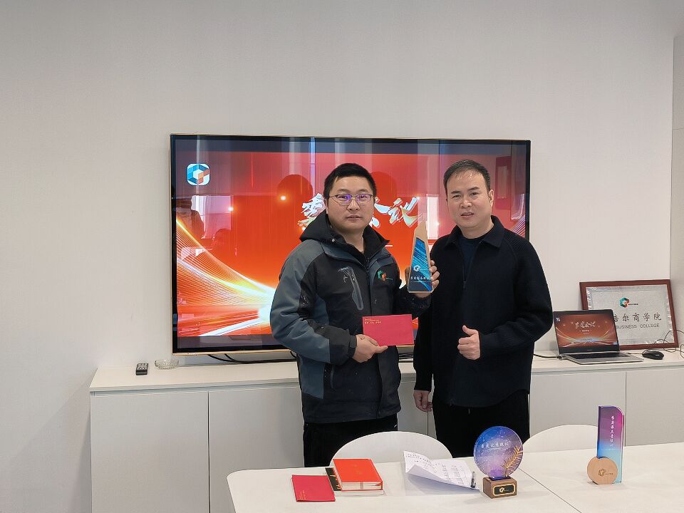 1737000190775379.jpg 4208aa38556b352983701c95d594464c.jpg