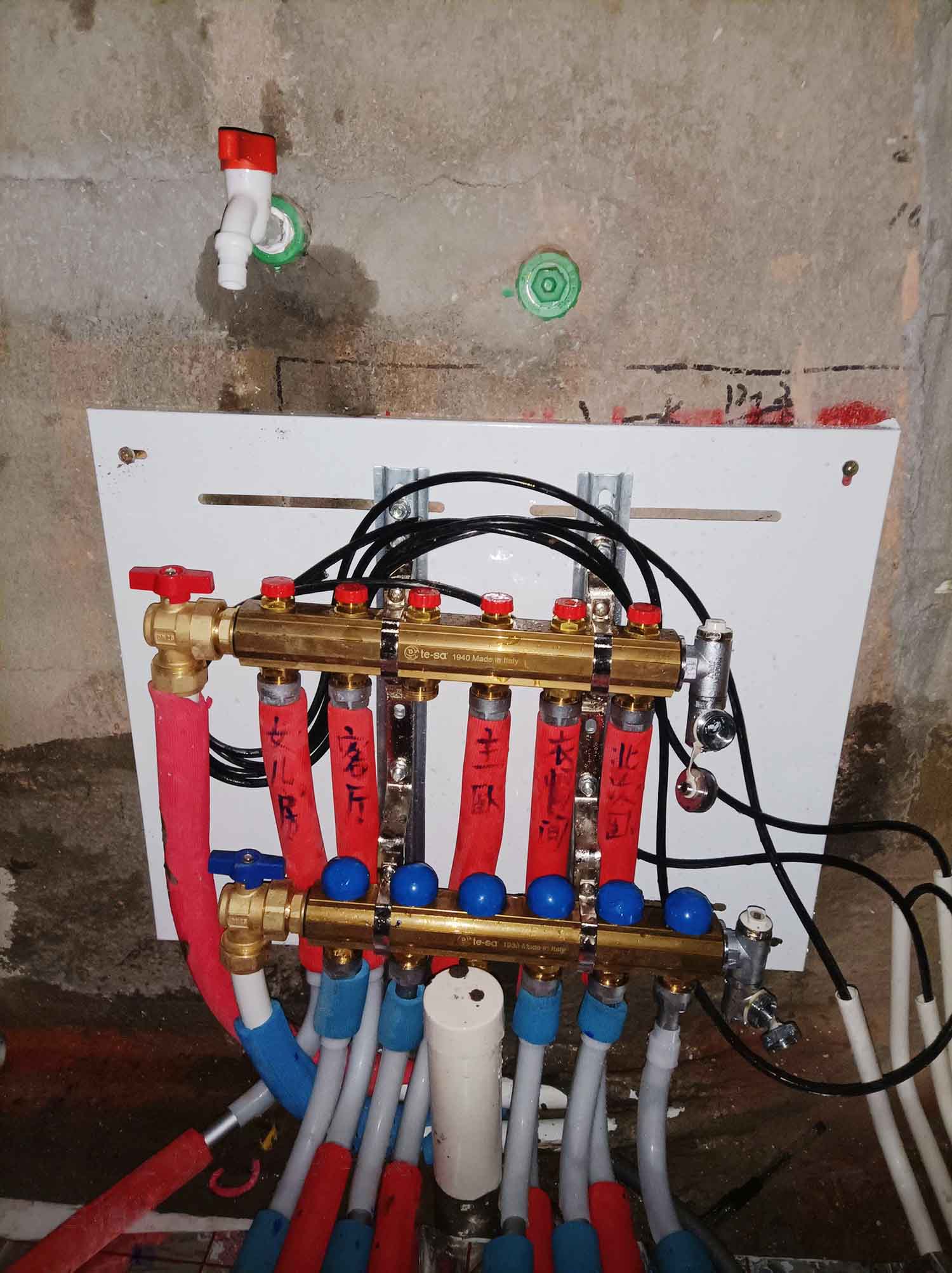 地暖費(fèi)不費(fèi)水？