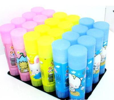 義烏小號固體膠棒 文具批發(fā)市場的明星產(chǎn)品